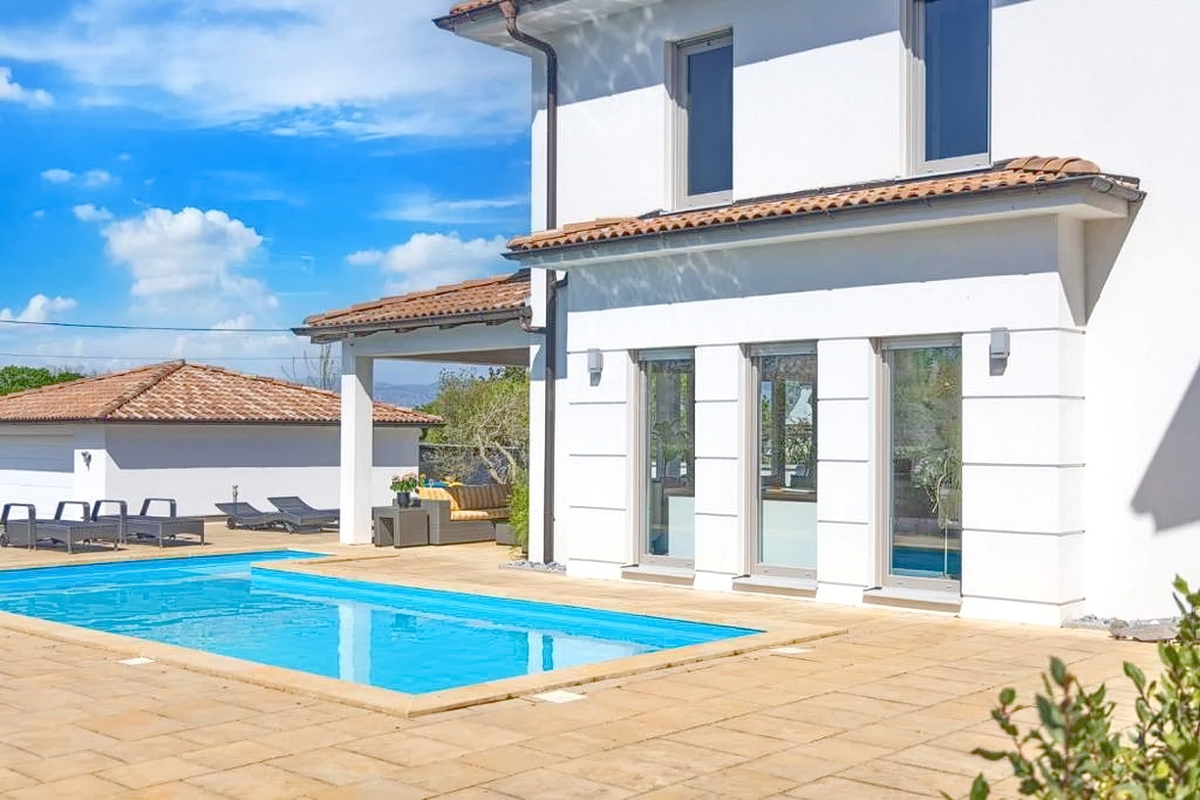 Zona di Malinska, bellissima casa indipendente con piscina!