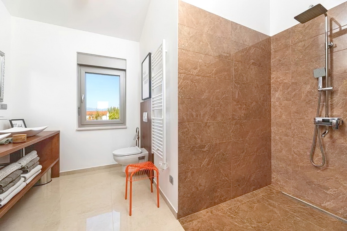 Zona di Malinska, bellissima casa indipendente con piscina!