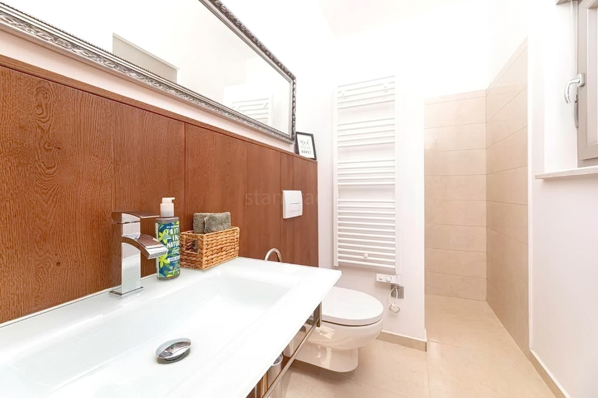 Zona di Malinska, bellissima casa indipendente con piscina!