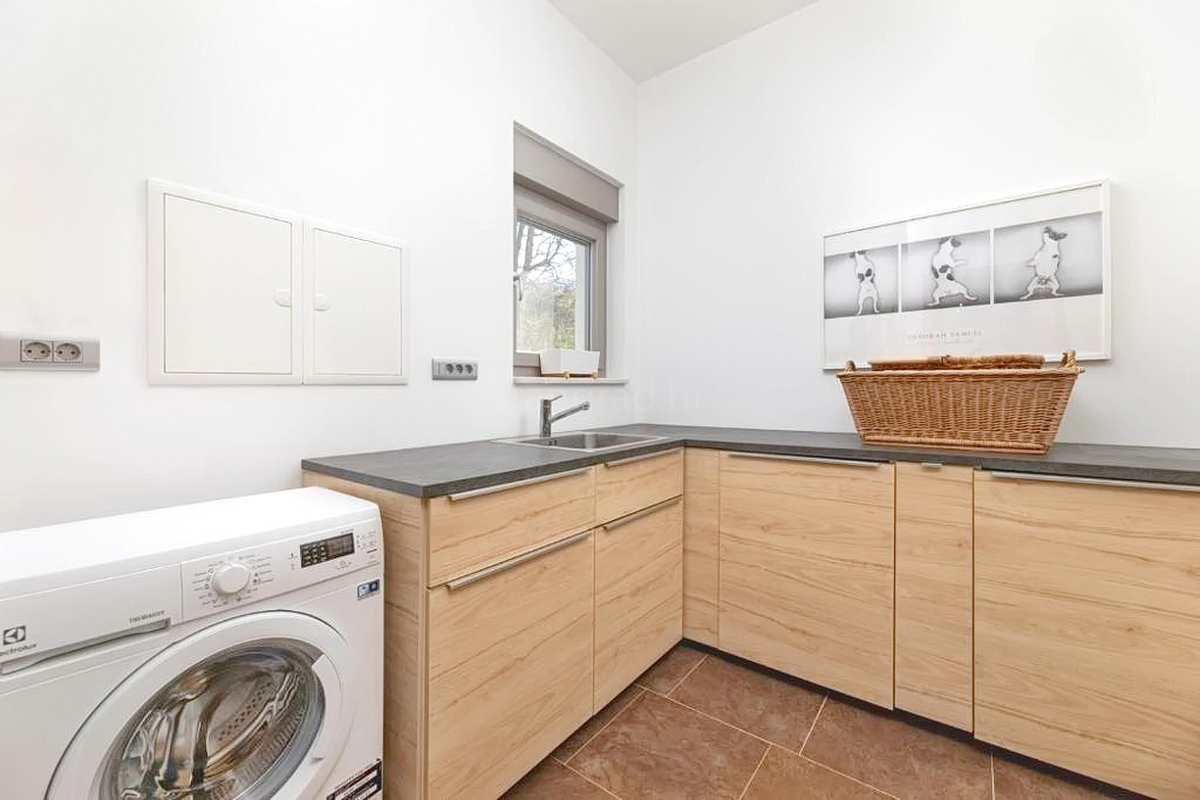 Zona di Malinska, bellissima casa indipendente con piscina!