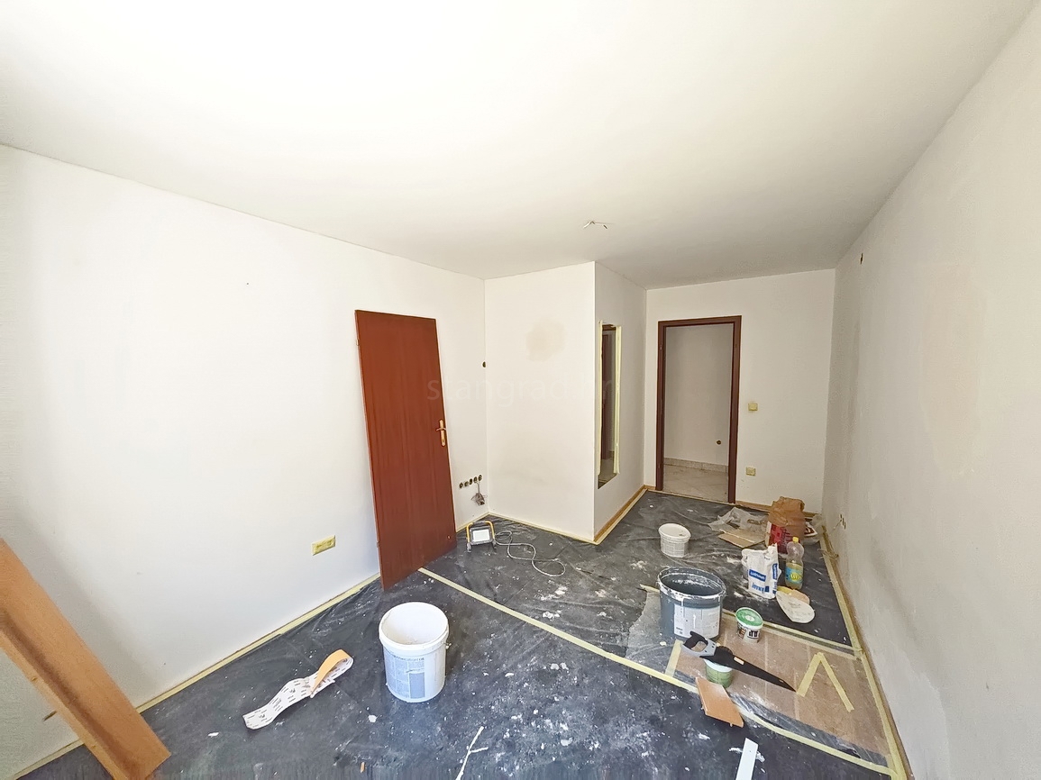 Njivice, appartamento con tre camere da letto in un'ottima posizione vicino al mare!