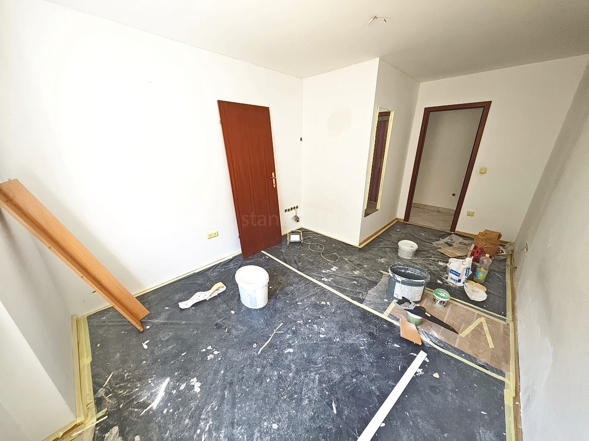 Njivice, appartamento con tre camere da letto in un'ottima posizione vicino al mare!