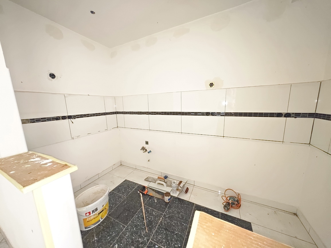 Njivice, appartamento con tre camere da letto in un'ottima posizione vicino al mare!