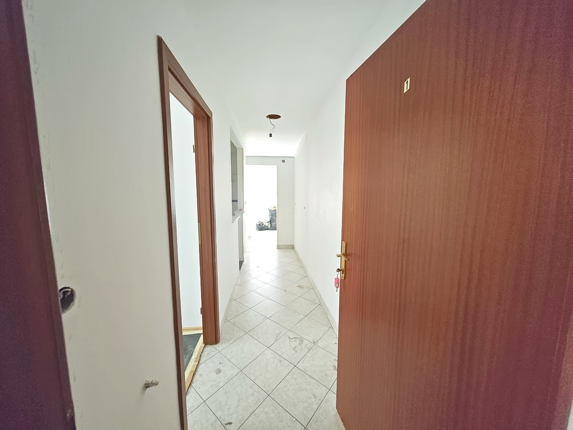 Njivice, appartamento con tre camere da letto in un'ottima posizione vicino al mare!