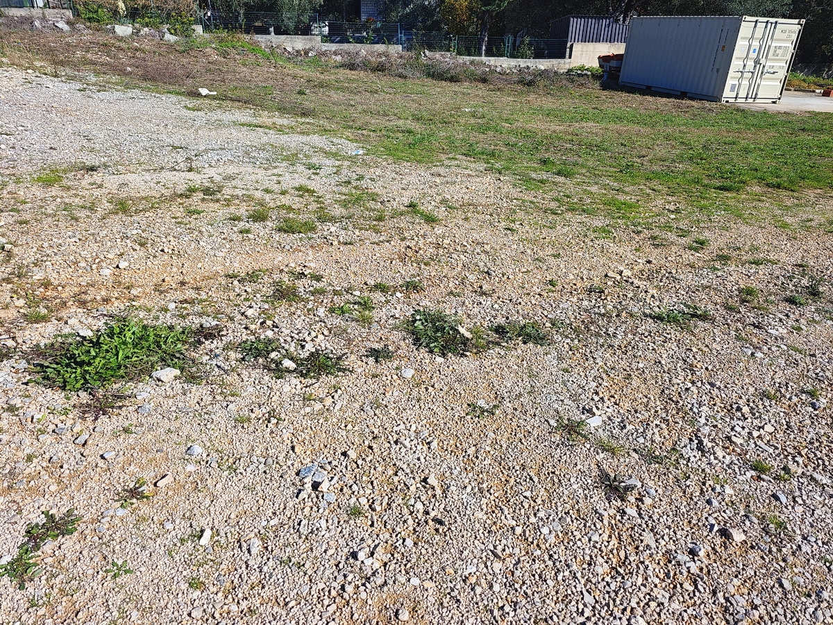 Zona di Krk, terreno edificabile idoneo con progetto e permesso di costruire!