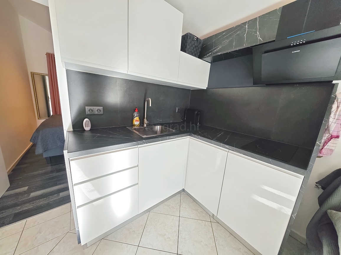 Malinska, appartamento arredato con una camera da letto vicino al centro e al mare!