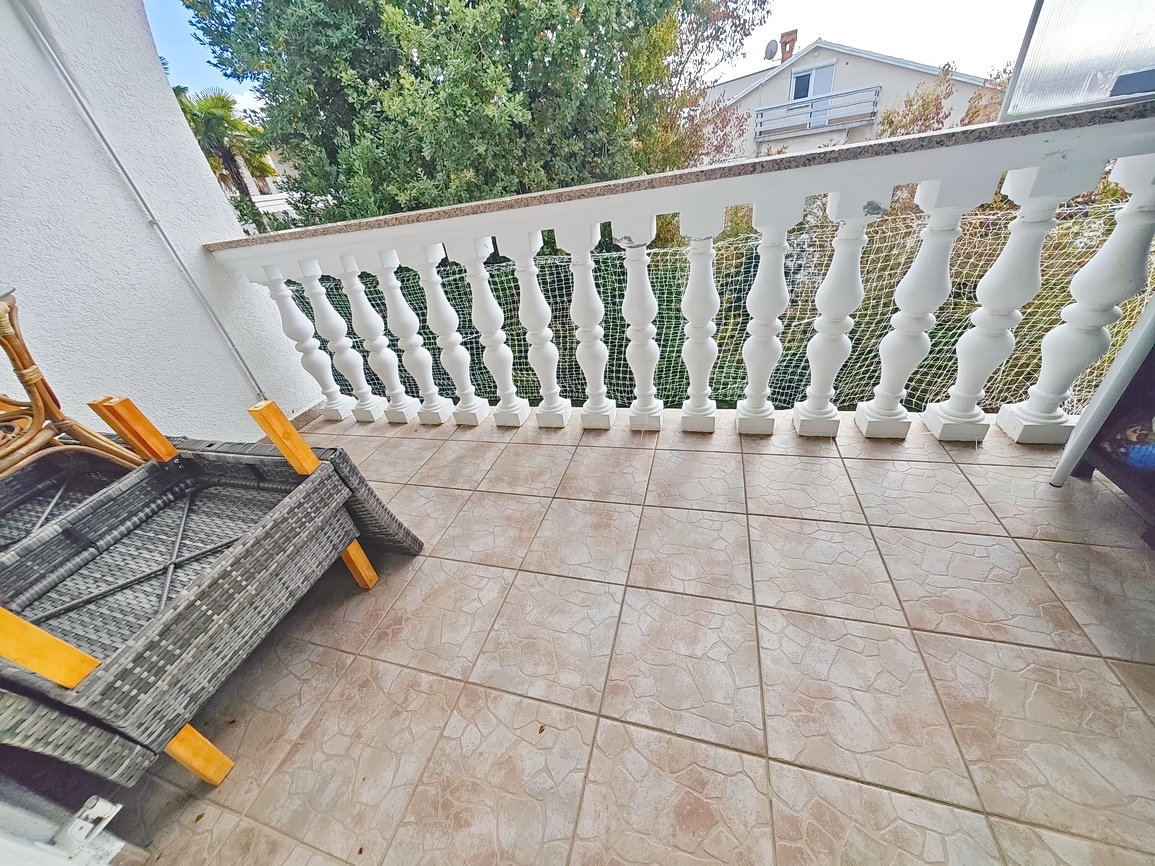 Malinska, appartamento arredato con una camera da letto vicino al centro e al mare!