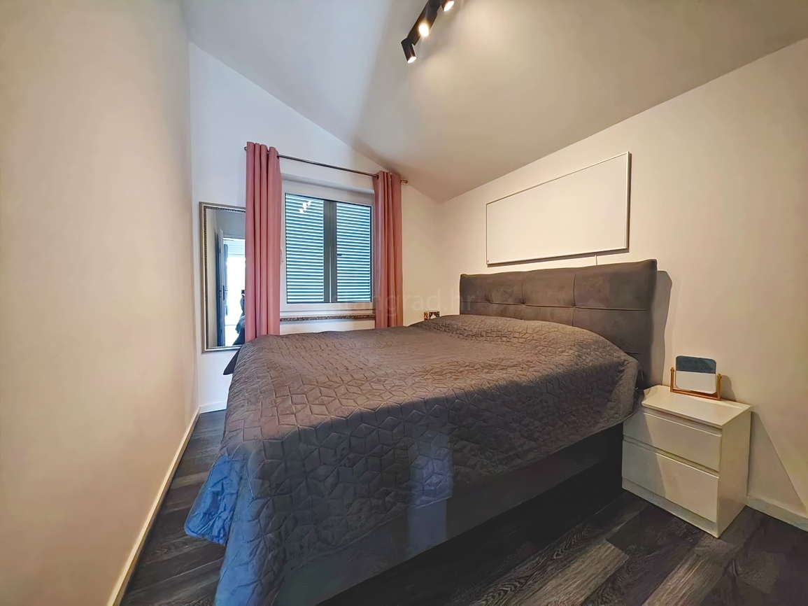 Malinska, appartamento arredato con una camera da letto vicino al centro e al mare!