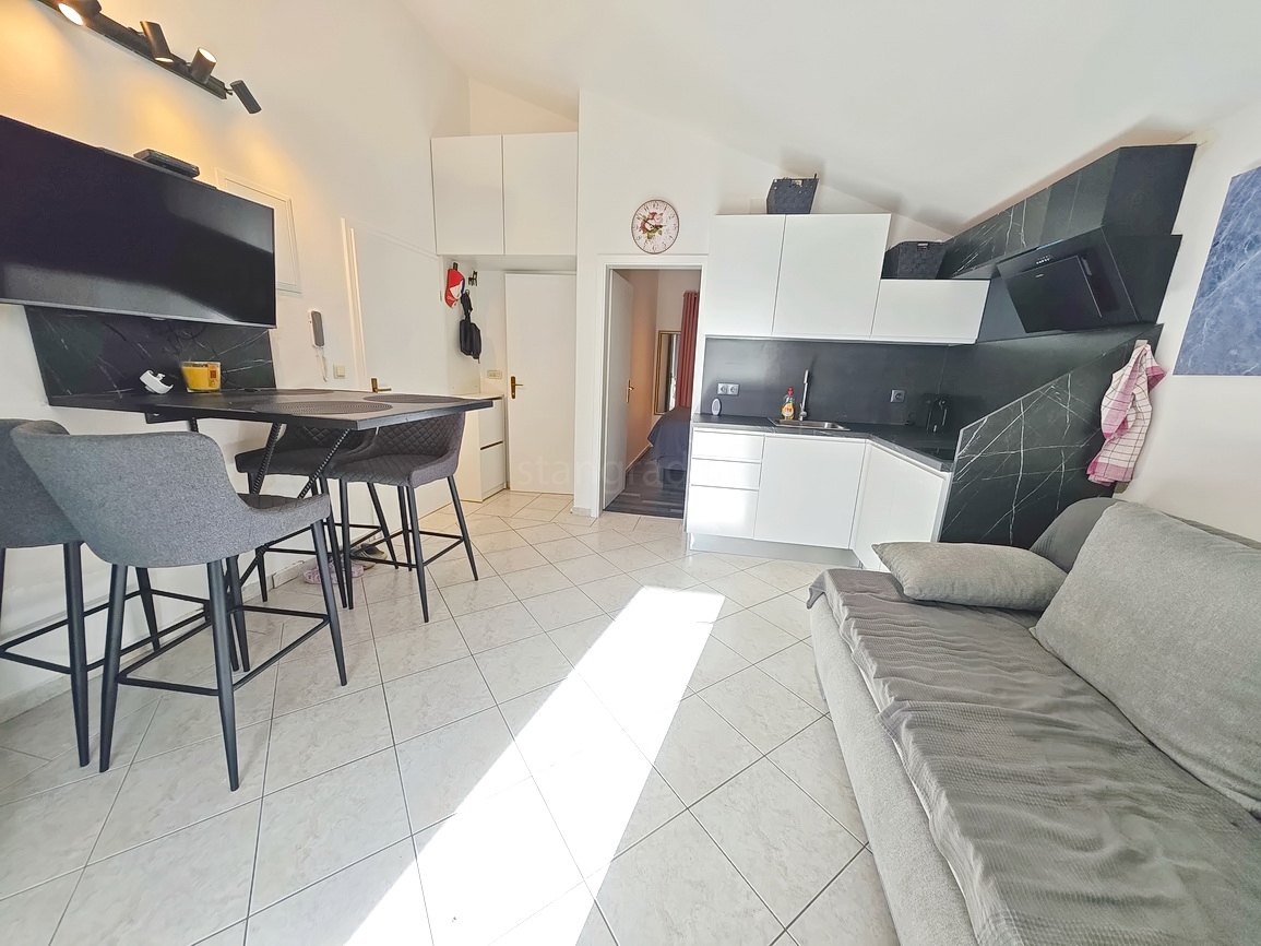 Malinska, appartamento arredato con una camera da letto vicino al centro e al mare!