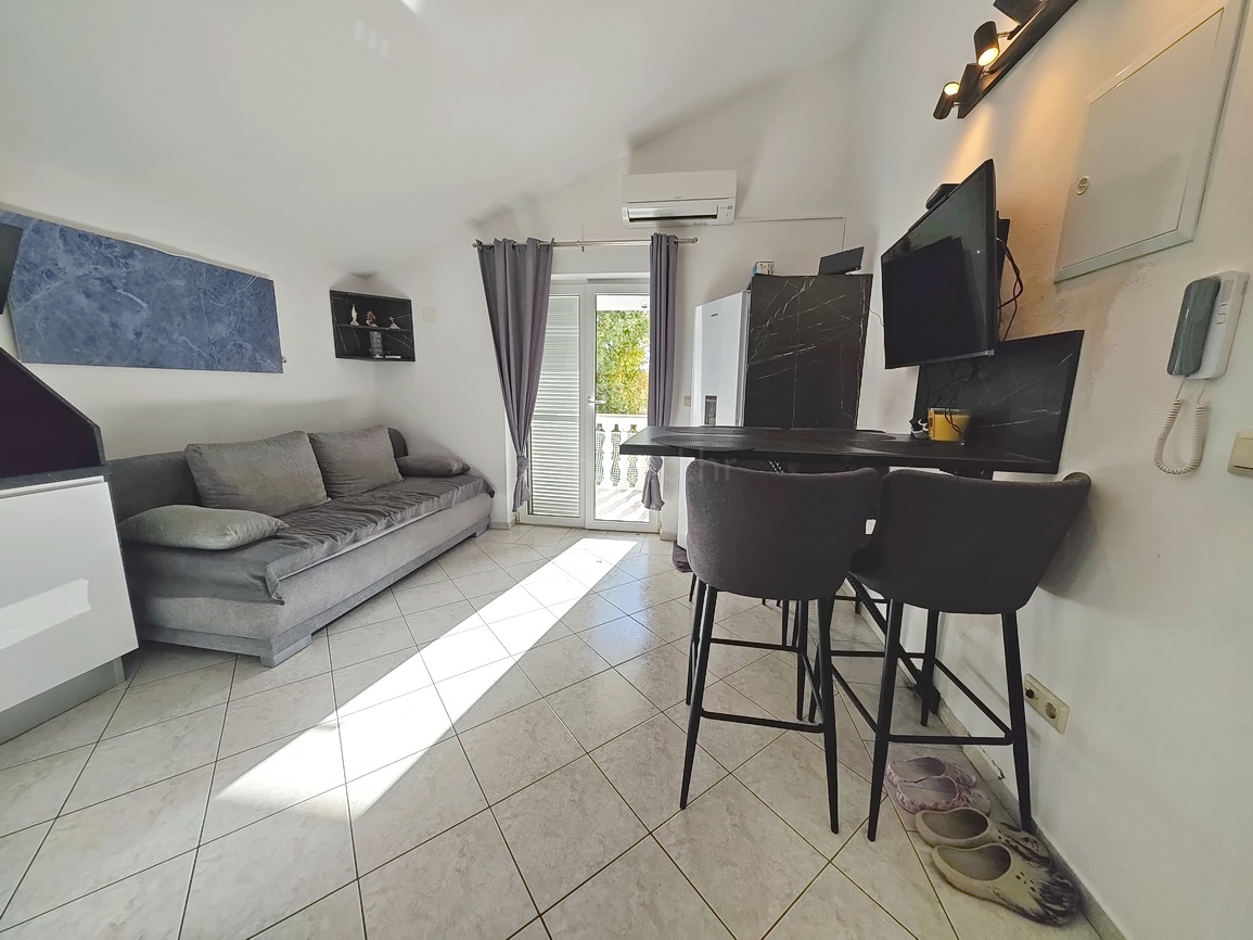 Malinska, appartamento arredato con una camera da letto vicino al centro e al mare!