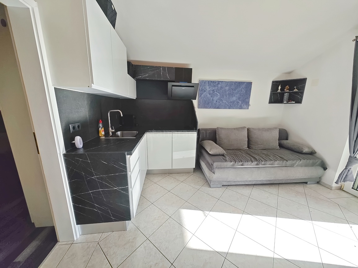 Malinska, appartamento arredato con una camera da letto vicino al centro e al mare!