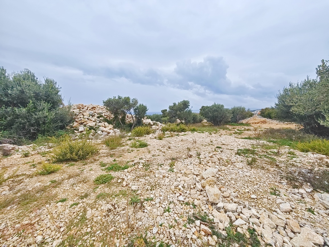 Krk, terreno edificabile in ottima posizione vicino al mare!