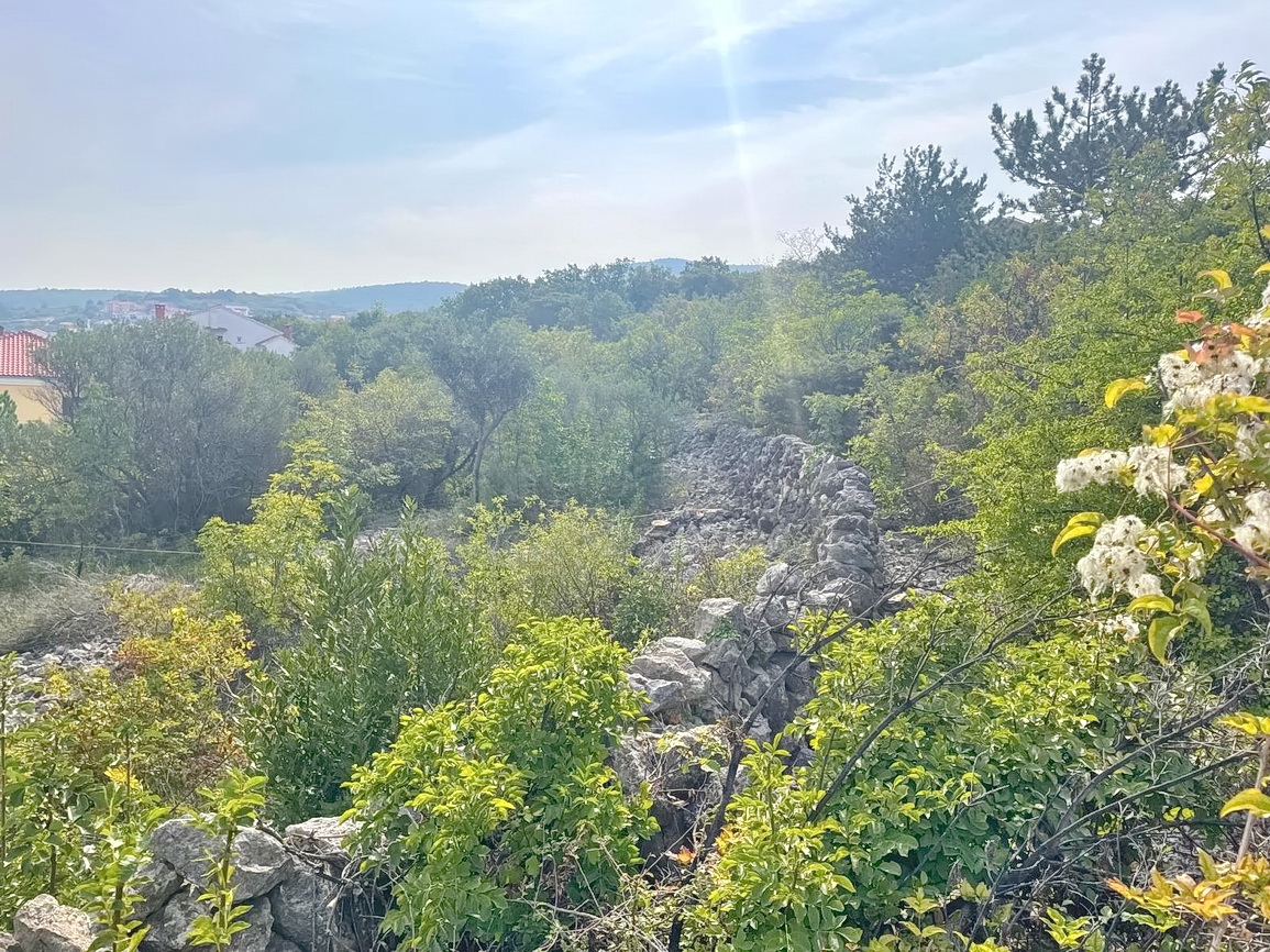 Vrbnik, terreno edificabile con vista mare aperta!