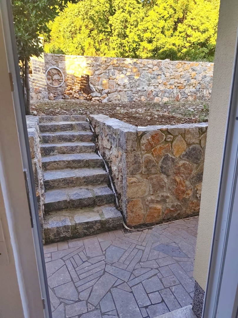 Crikvenica, monolocale con terrazza e ampio giardino!