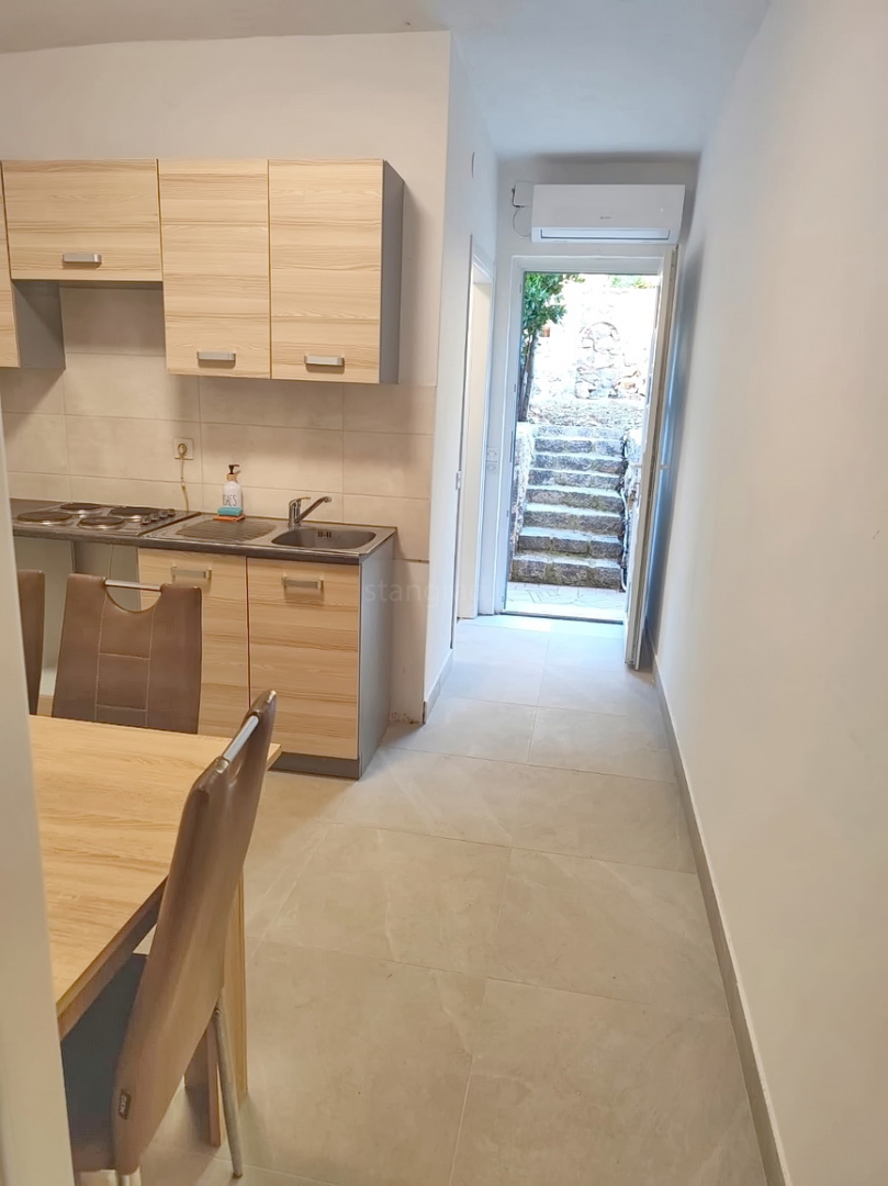 Crikvenica, monolocale con terrazza e ampio giardino!