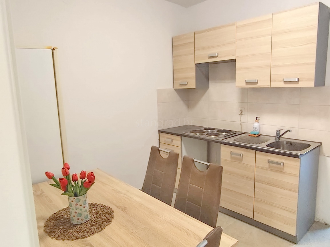 Crikvenica, monolocale con terrazza e ampio giardino!