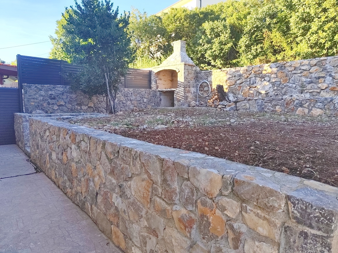 Crikvenica, monolocale con terrazza e ampio giardino!