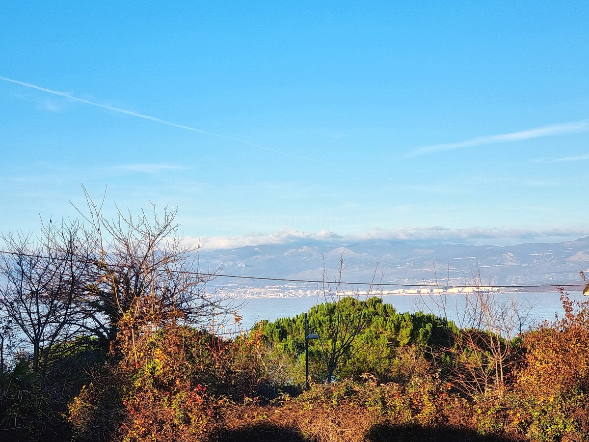 Malinska, appartamento al piano terra vicinissimo al mare!
