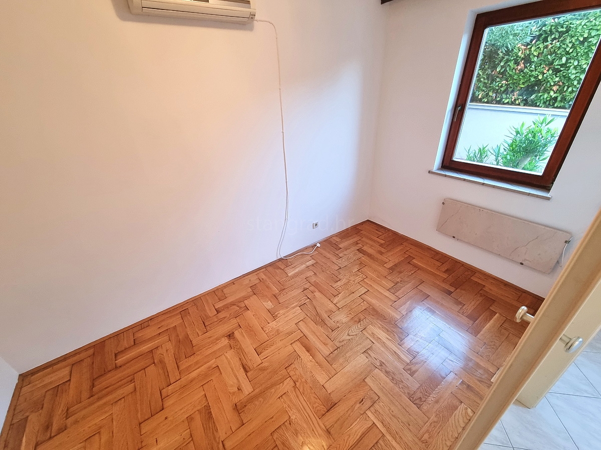 Malinska, appartamento al piano terra vicinissimo al mare!