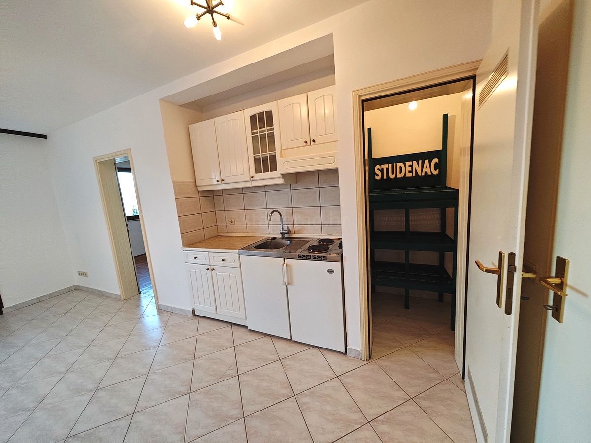 Malinska, appartamento al piano terra vicinissimo al mare!