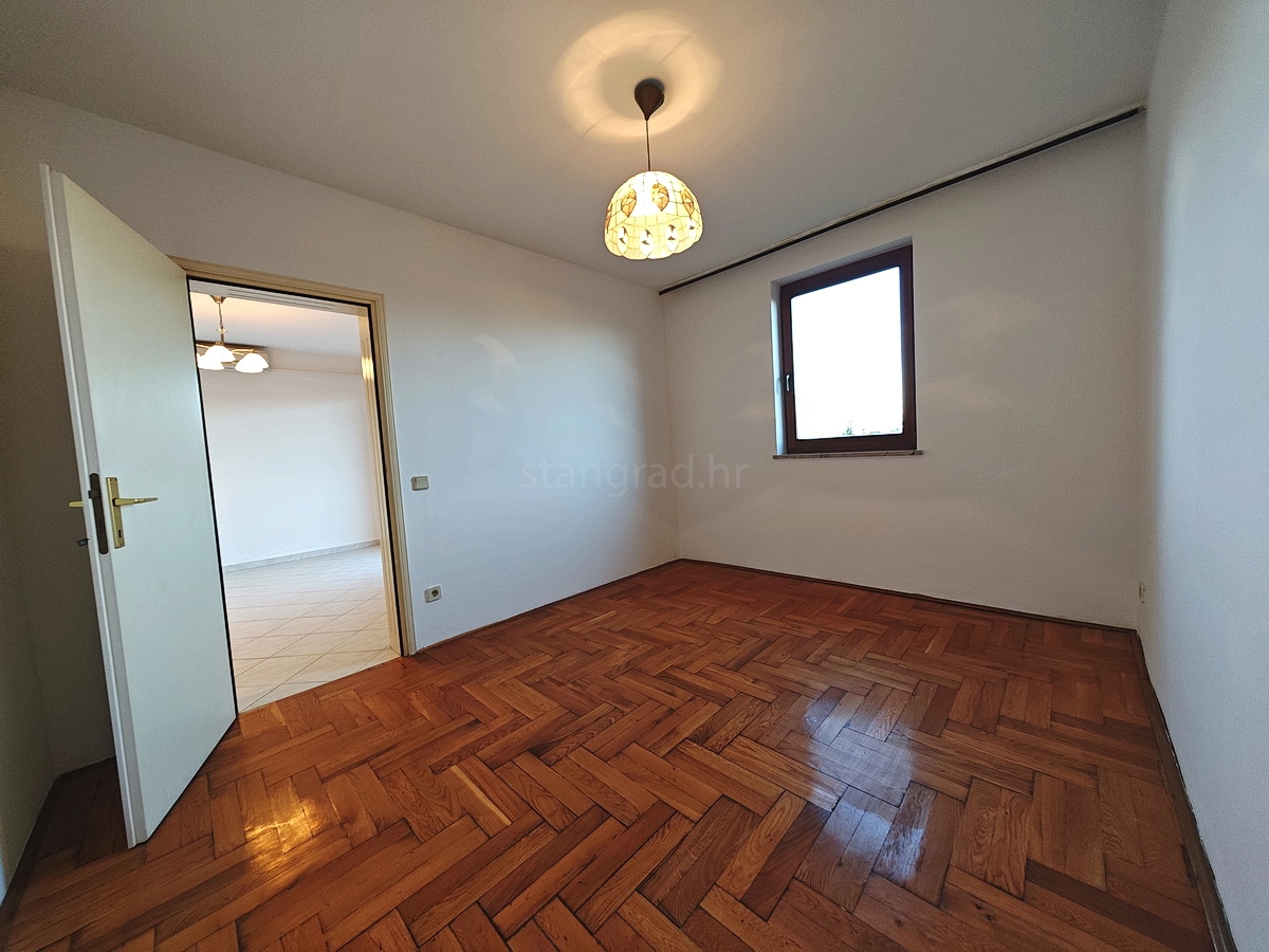 Malinska, appartamento al piano terra vicinissimo al mare!