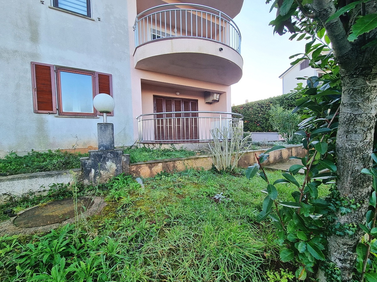 Malinska, appartamento al piano terra vicinissimo al mare!