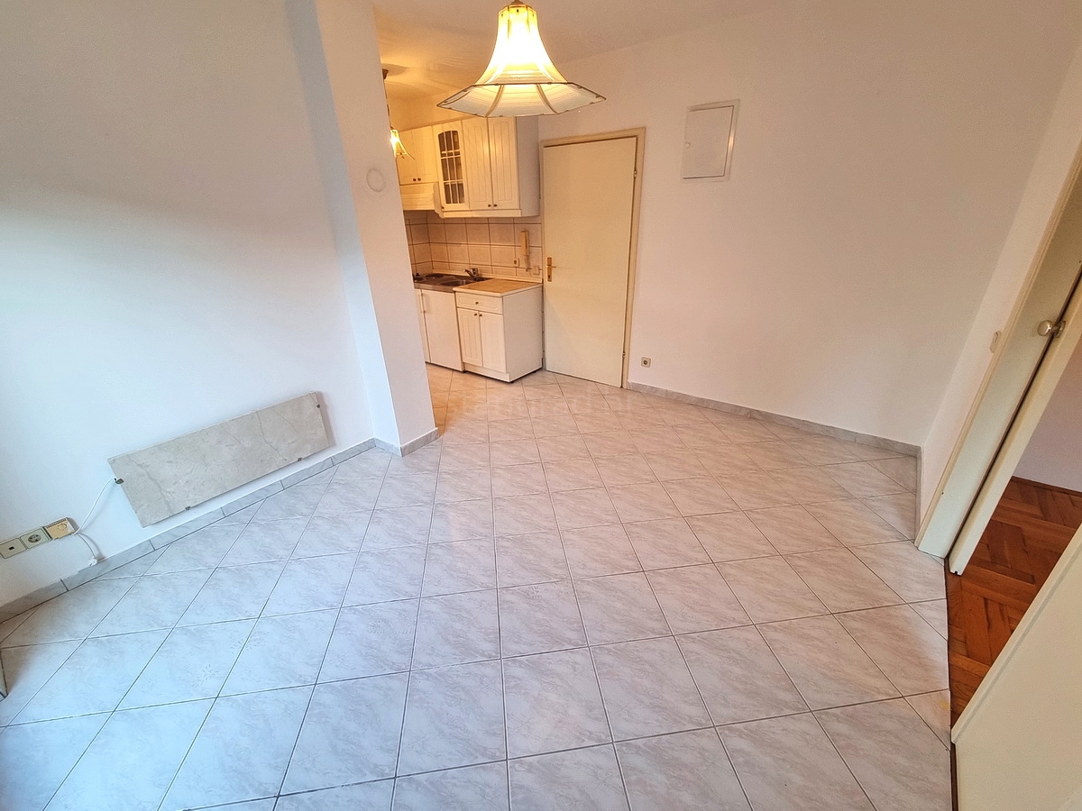 Malinska, appartamento al piano terra vicinissimo al mare!