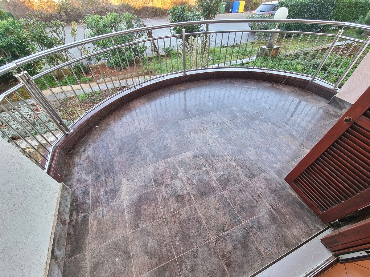 Malinska, appartamento al piano terra vicinissimo al mare!