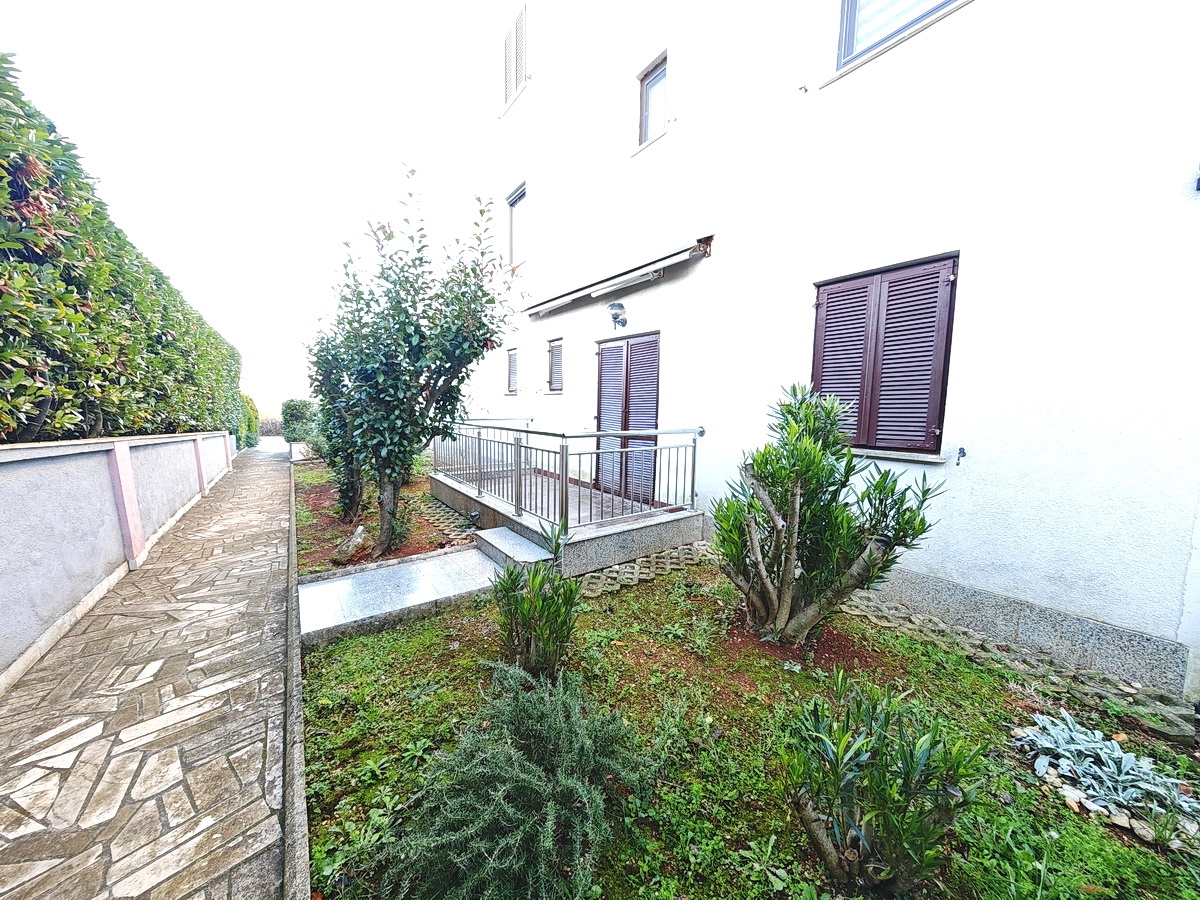 Malinska, appartamento al piano terra vicinissimo al mare!