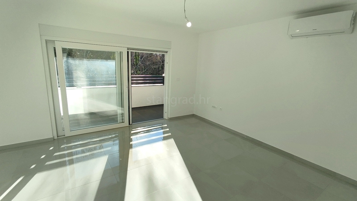 Crikvenica zona, nuovo appartamento trilocale al 1. piano!