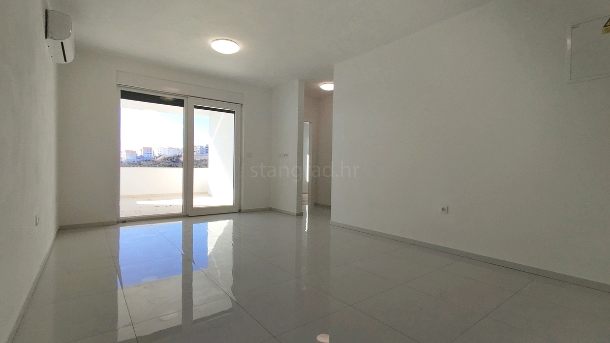 Novi Vinodolski, nuovo appartamento 2 camere al 2° piano con vista!