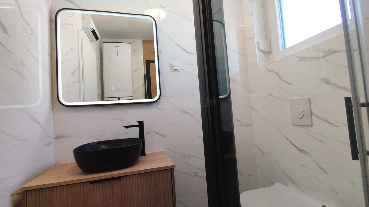 Novi Vinodolski, nuovo appartamento 2 camere al 2° piano con vista!