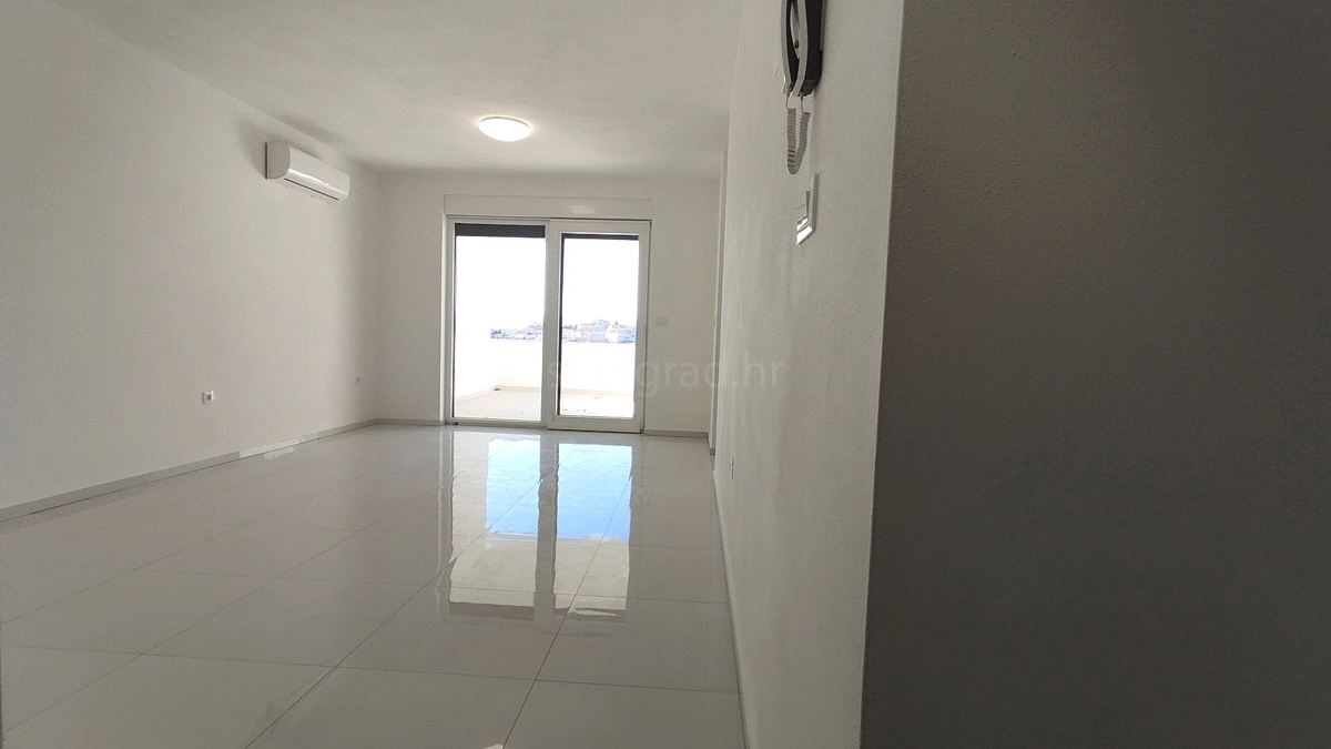 Novi Vinodolski, nuovo appartamento 2 camere al 2° piano con vista!