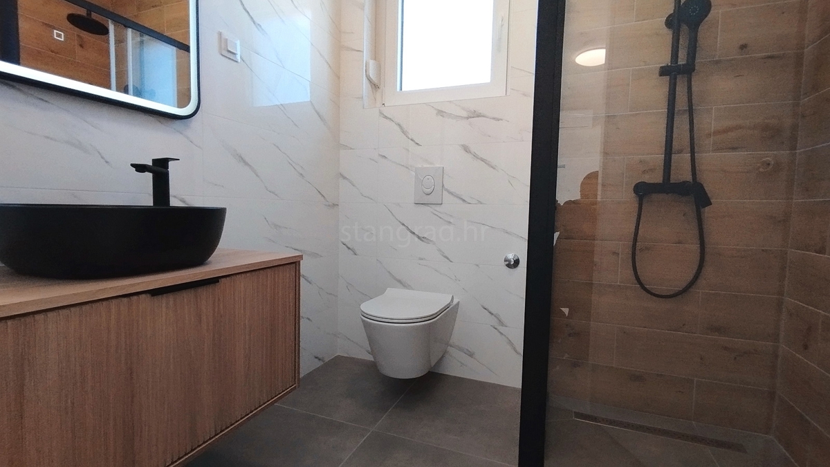 Novi Vinodolski, nuovo appartamento 2 camere al 2° piano con vista!