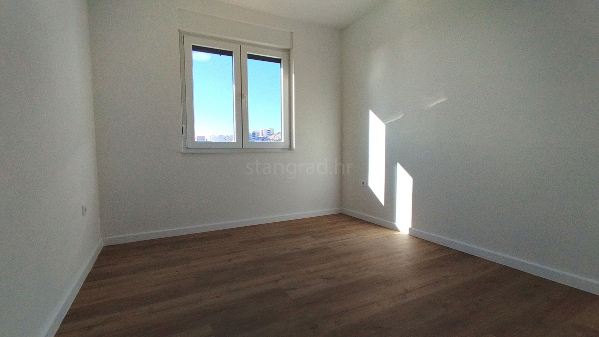 Novi Vinodolski, nuovo appartamento 2 camere al 2° piano con vista!