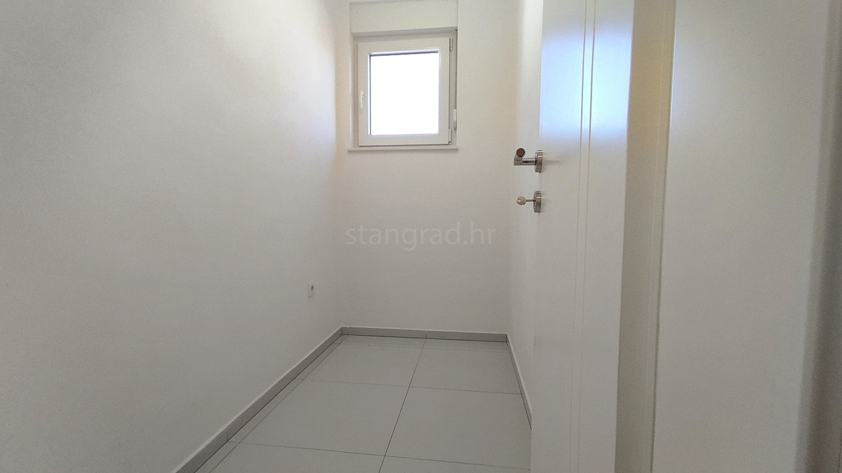 Novi Vinodolski, nuovo appartamento 2 camere al 2° piano con vista!