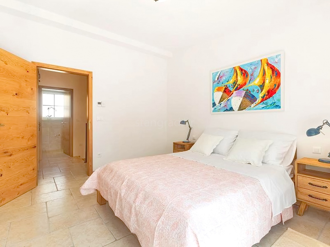 Zona di Krk, casa con 3 unità abitative con vista mare e piscina!