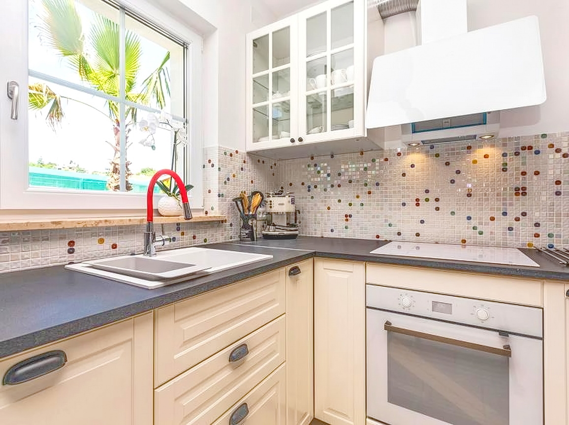 Zona di Krk, casa con 3 unità abitative con vista mare e piscina!