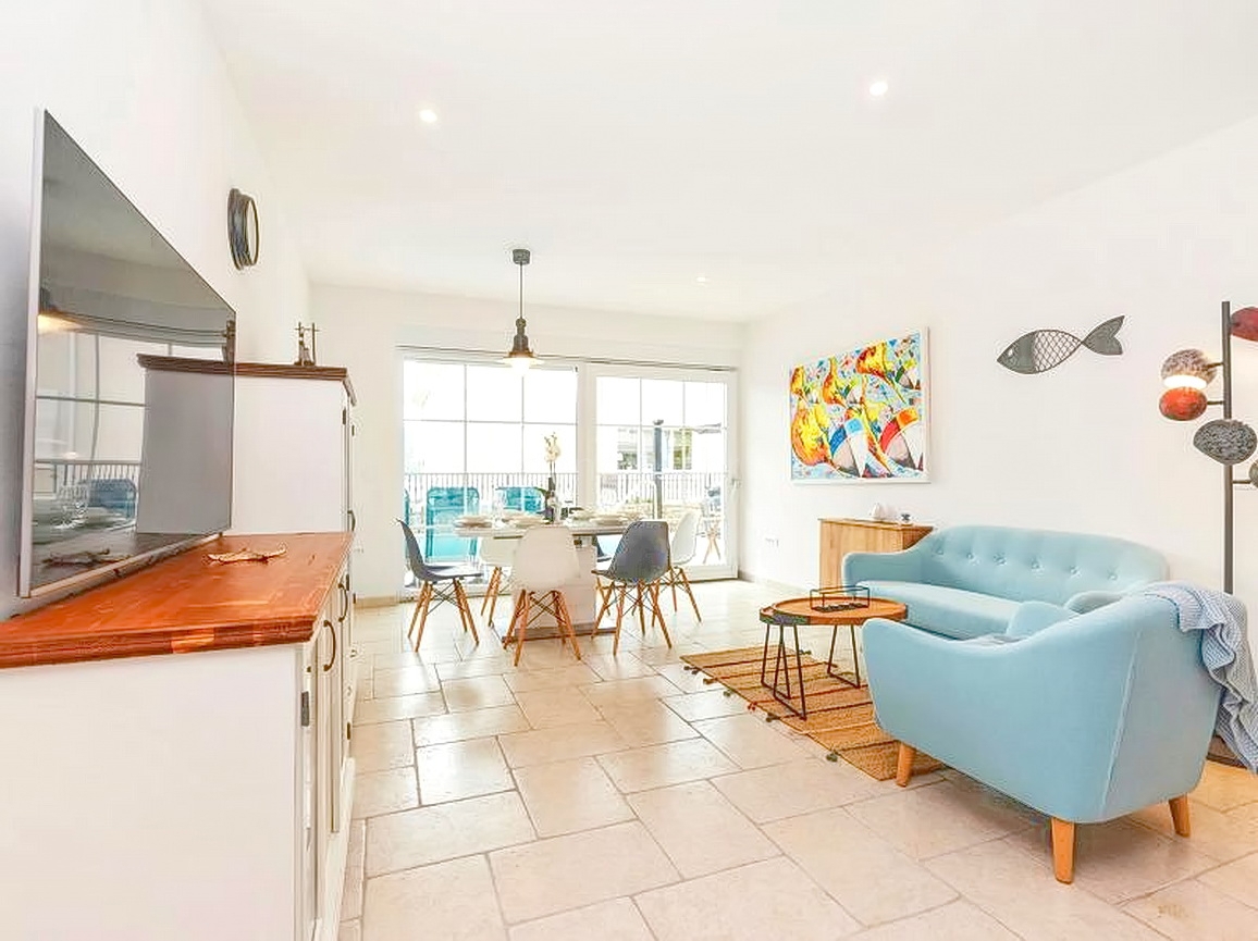 Zona di Krk, casa con 3 unità abitative con vista mare e piscina!