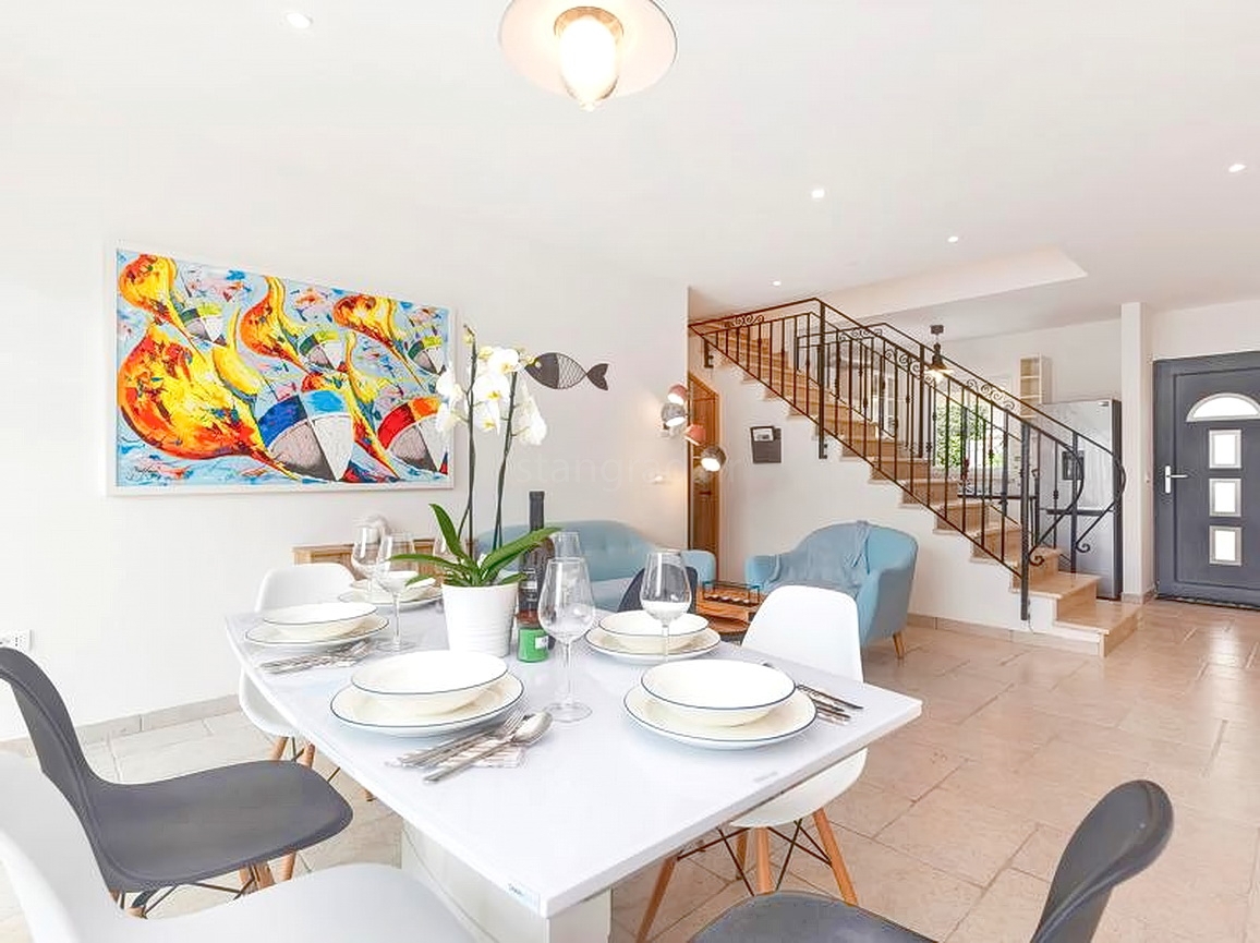 Zona di Krk, casa con 3 unità abitative con vista mare e piscina!