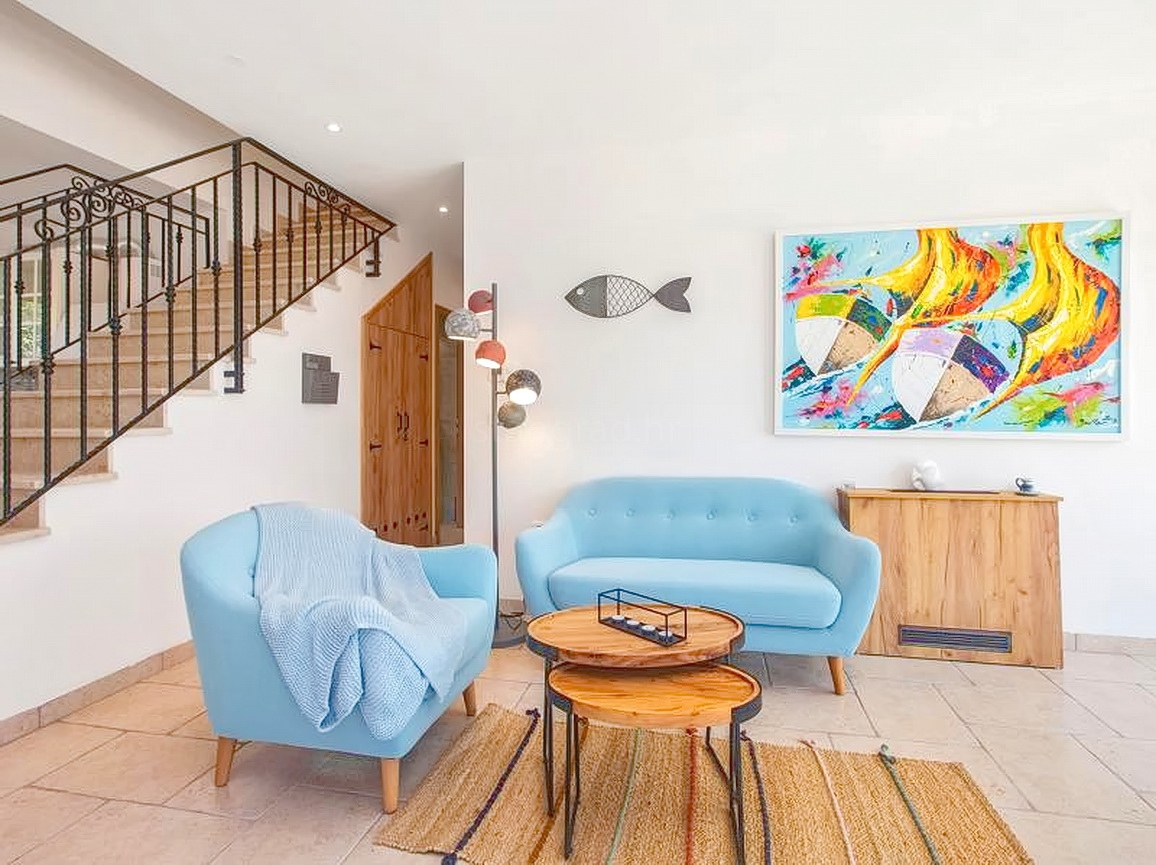 Zona di Krk, casa con 3 unità abitative con vista mare e piscina!