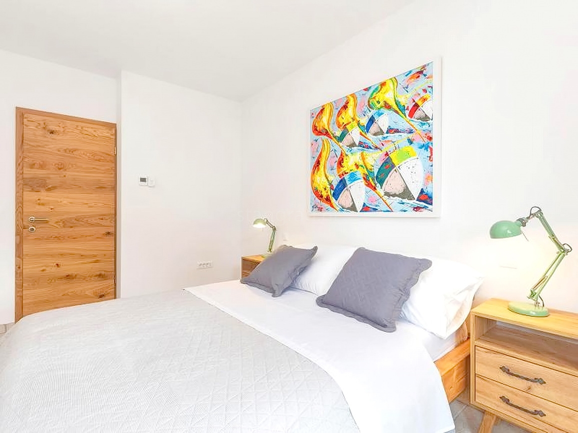 Zona di Krk, casa con 3 unità abitative con vista mare e piscina!