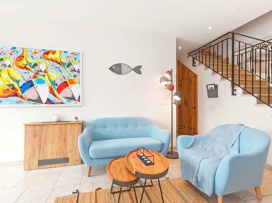 Zona di Krk, casa con 3 unità abitative con vista mare e piscina!