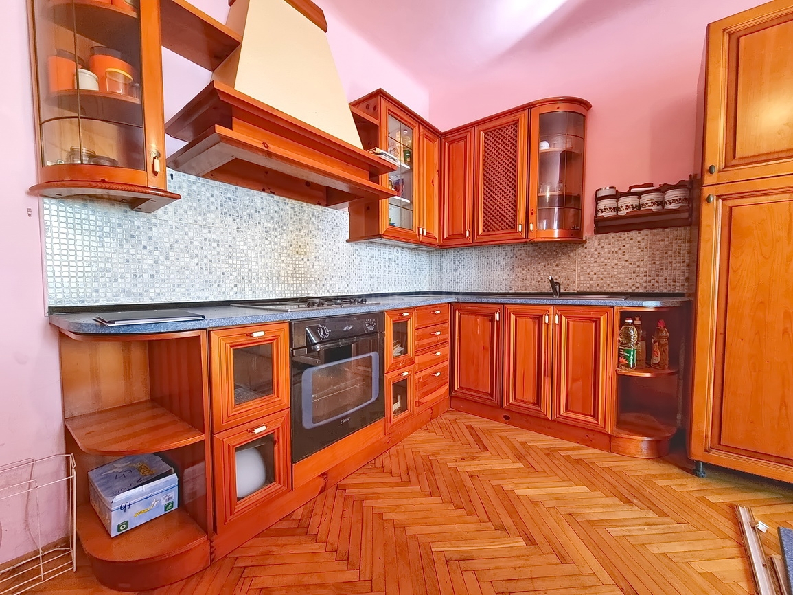 Krk, casa bifamiliare in posizione eccellente, proprio vicino al mare!