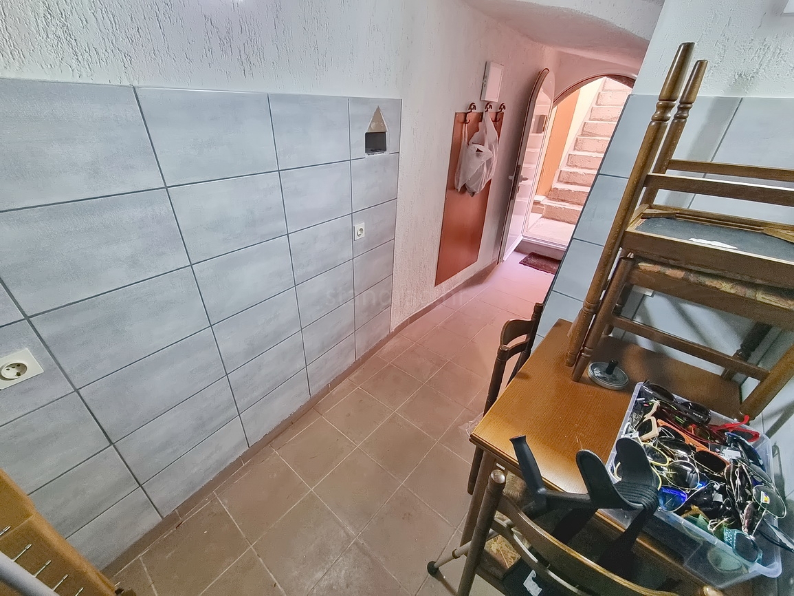 Krk, casa bifamiliare in posizione eccellente, proprio vicino al mare!