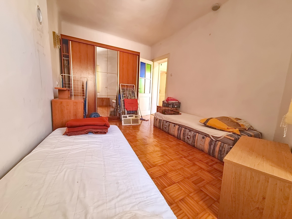 Krk, casa bifamiliare in posizione eccellente, proprio vicino al mare!