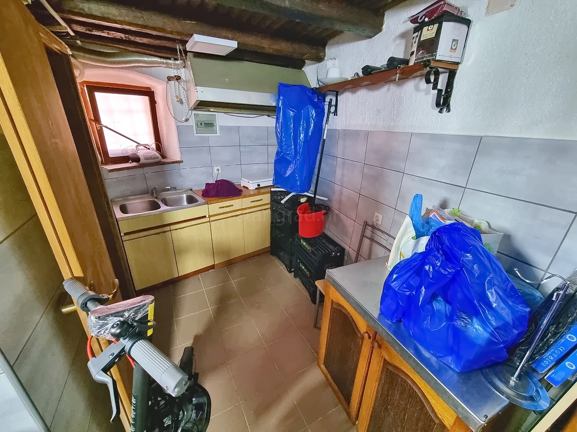 Krk, casa bifamiliare in posizione eccellente, proprio vicino al mare!