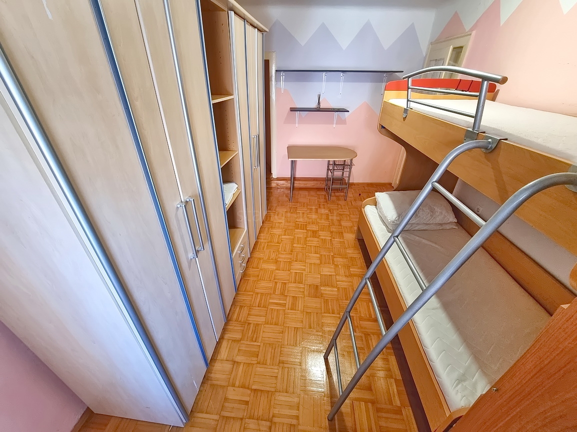 Krk, casa bifamiliare in posizione eccellente, proprio vicino al mare!