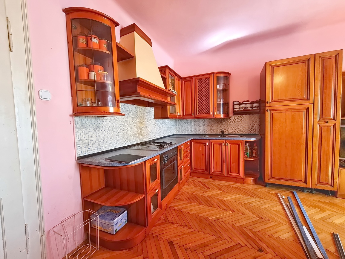 Krk, casa bifamiliare in posizione eccellente, proprio vicino al mare!