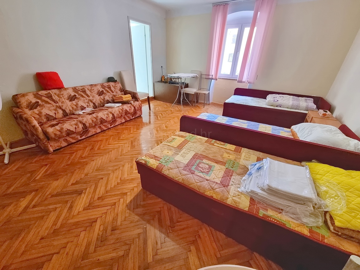 Krk, casa bifamiliare in posizione eccellente, proprio vicino al mare!